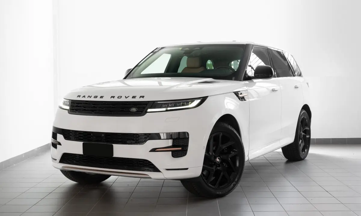Land Rover Range Rover Sport 2025, vue arrière — Geneva Luxury Car Rental, Genève. Land Rover Range Rover Sport à Genève Le Land Rover Range Rover Sport 2025 est proposé à…