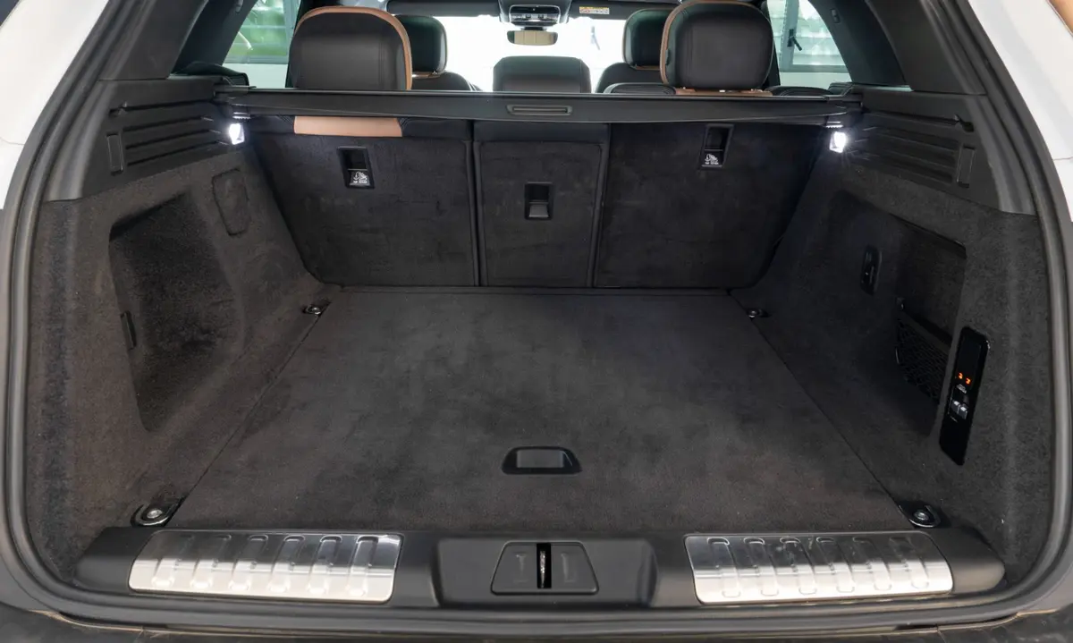 Land Rover Range Rover Sport 2025, intérieur — Geneva Luxury Car Rental, Genève. Land Rover Range Rover Sport à Genève Le Land Rover Range Rover Sport 2025 est proposé à…