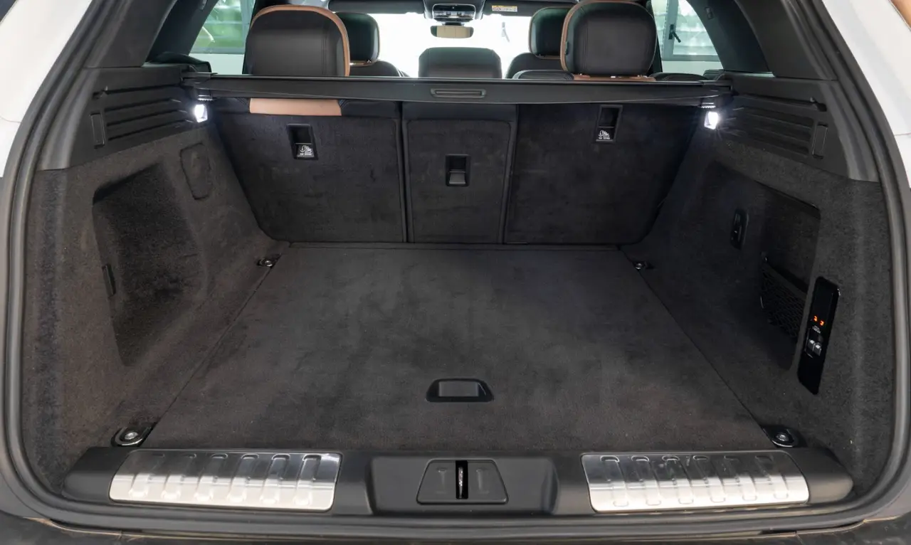 Land Rover Range Rover Sport 2025, intérieur — Geneva Luxury Car Rental, Genève. Land Rover Range Rover Sport à Genève Le Land Rover Range Rover Sport 2025 est proposé à…