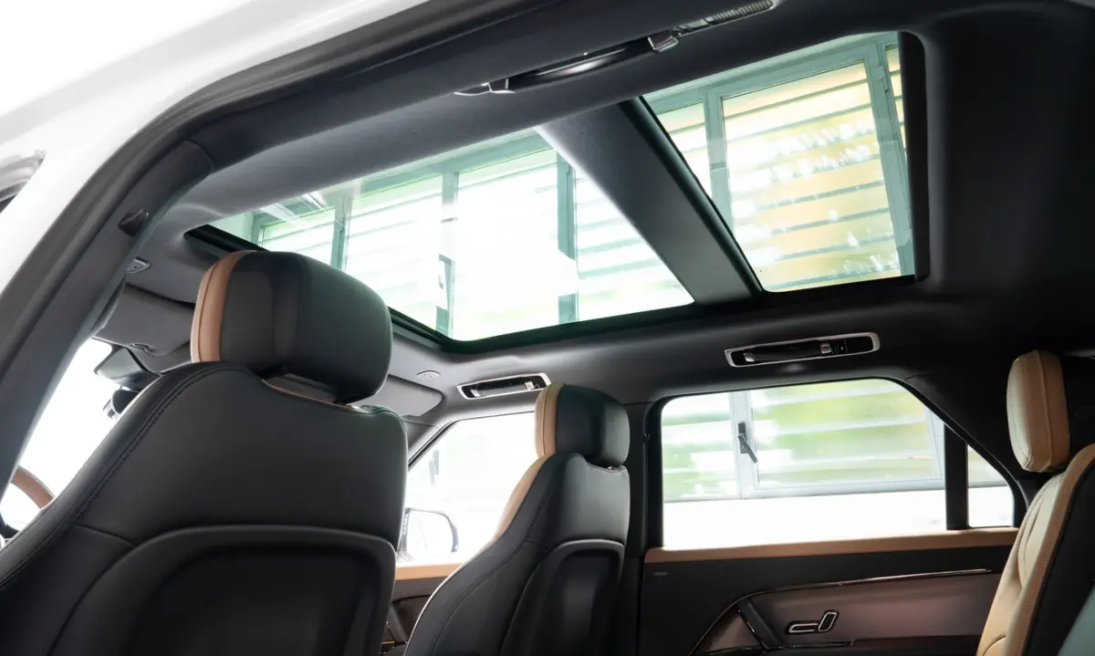 Land Rover Range Rover Sport 2025, extérieur — Geneva Luxury Car Rental, Genève. Land Rover Range Rover Sport à Genève Le Land Rover Range Rover Sport 2025 est proposé à…
