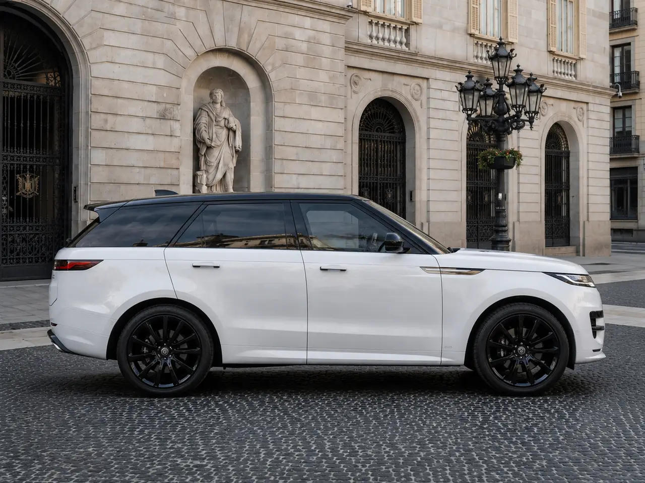 Land Rover Range Rover Sport 2025, vue avant — Geneva Luxury Car Rental, Genève. Land Rover Range Rover Sport à Genève Le Land Rover Range Rover Sport 2025 est proposé à…