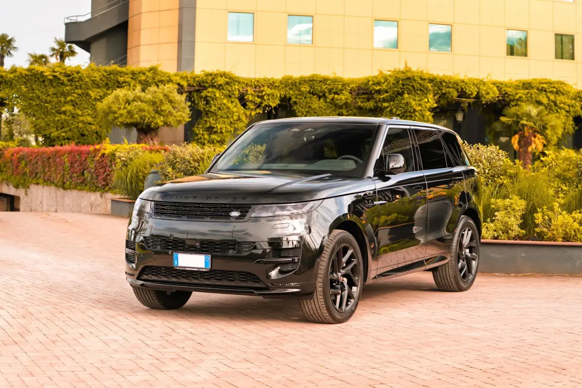 Land Rover Range Rover Sport Dynamic SE 2025 — Geneva Luxury Car Rental, Genève. Land Rover Range Rover Sport Dynamic SE à Genève Le Land Rover Range Rover Sport Dynamic…
