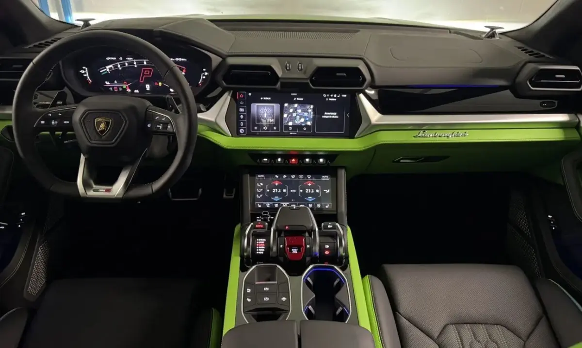 Land Rover Range Rover Sport Dynamic SE 2025, tableau de bord — Geneva Luxury Car Rental, Genève. Land Rover Range Rover Sport Dynamic SE à Genève Le Land Rover Range Rover Sport Dynamic…