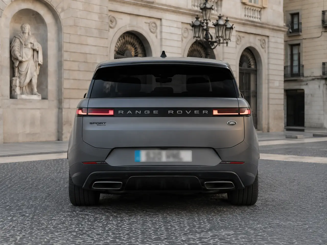Land Rover Range Rover Sport Dynamic SE 2025, vue arrière — Geneva Luxury Car Rental, Genève. Land Rover Range Rover Sport Dynamic SE à Genève Le Land Rover Range Rover Sport Dynamic…