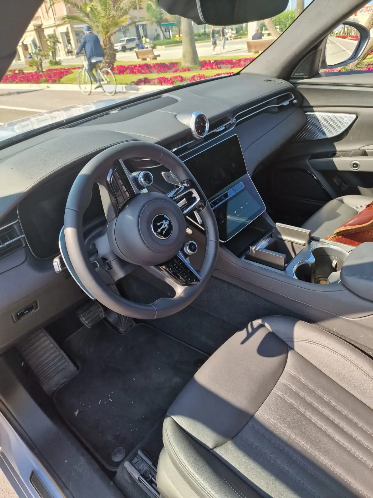 Maserati Grecale GT 2025, vue avant — Geneva Luxury Car Rental, Genève. Maserati Grecale GT à Genève Le Maserati Grecale GT 2025 fait partie des SUV proposés à…