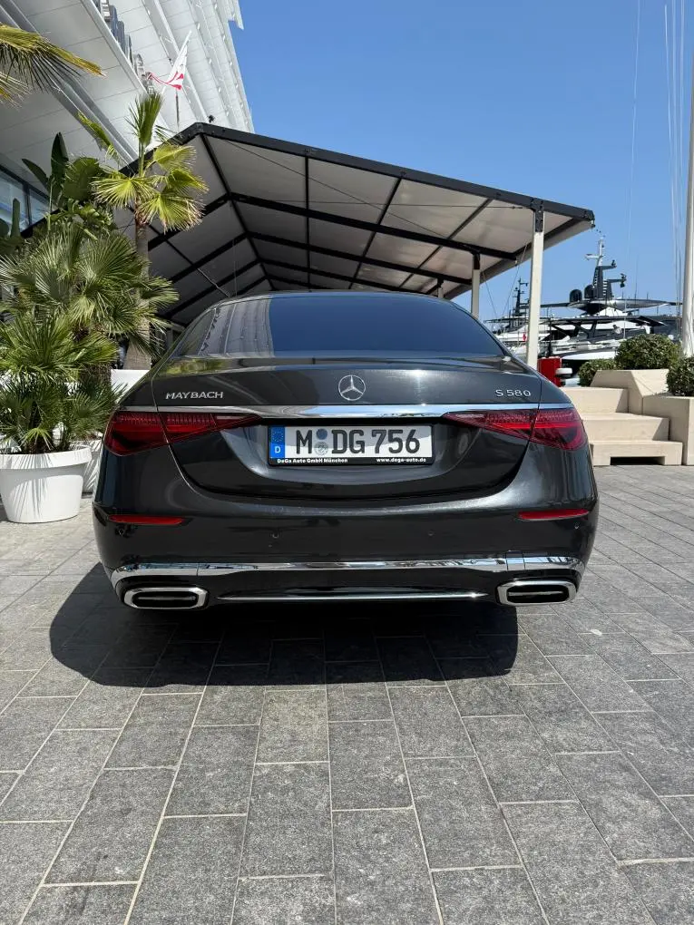 Maybach S580 2023, extérieur — Geneva Luxury Car Rental, Genève. Maybach S580 à Genève La Maybach S580 2023 fait partie des véhicules proposés à la…