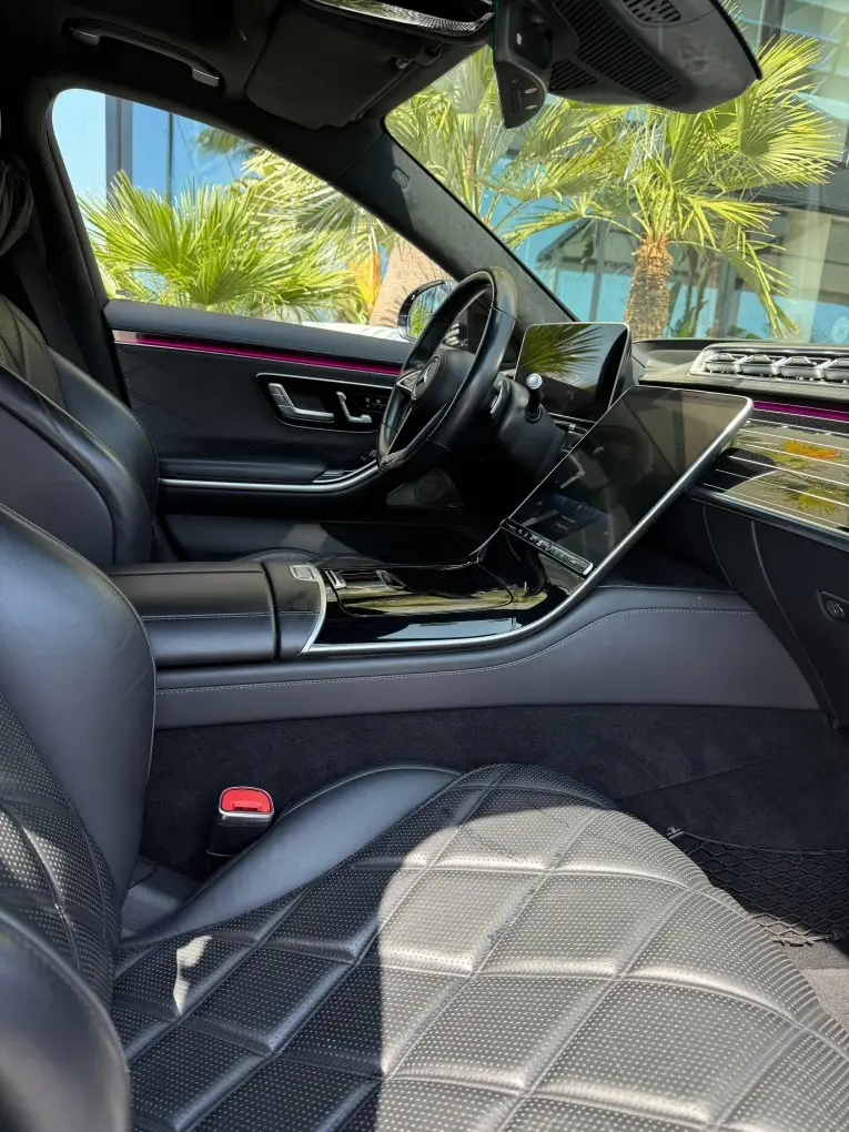 Maybach S580 2023, vue avant — Geneva Luxury Car Rental, Genève. Maybach S580 à Genève La Maybach S580 2023 fait partie des véhicules proposés à la…