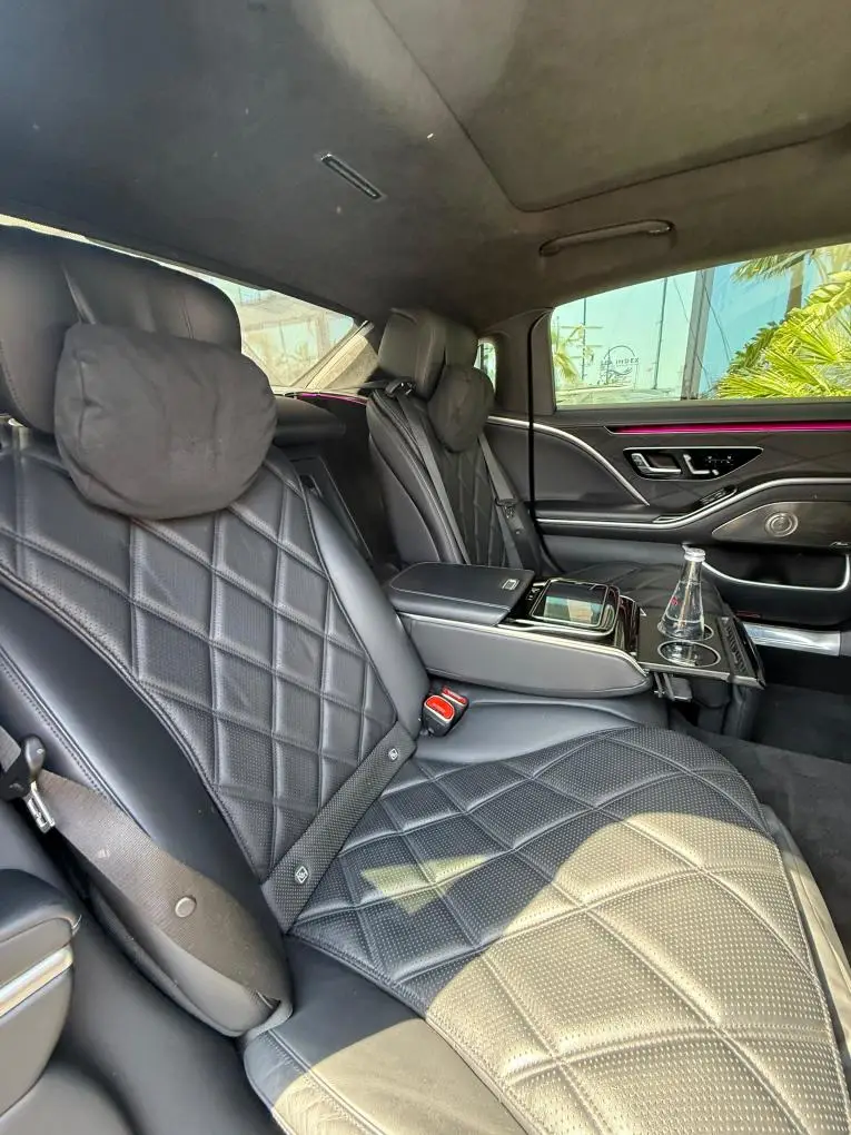 Maybach S580 2023, intérieur — Geneva Luxury Car Rental, Genève. Maybach S580 à Genève La Maybach S580 2023 fait partie des véhicules proposés à la…