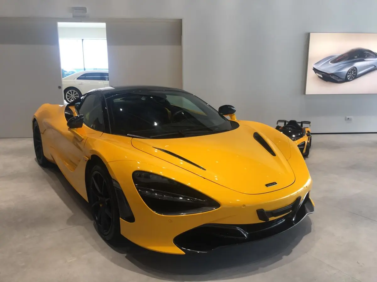 McLaren 720S Spider 2022 — Geneva Luxury Car Rental, Genève. McLaren 720S Spider à Genève Le McLaren 720S Spider 2022 est proposé à la location à…