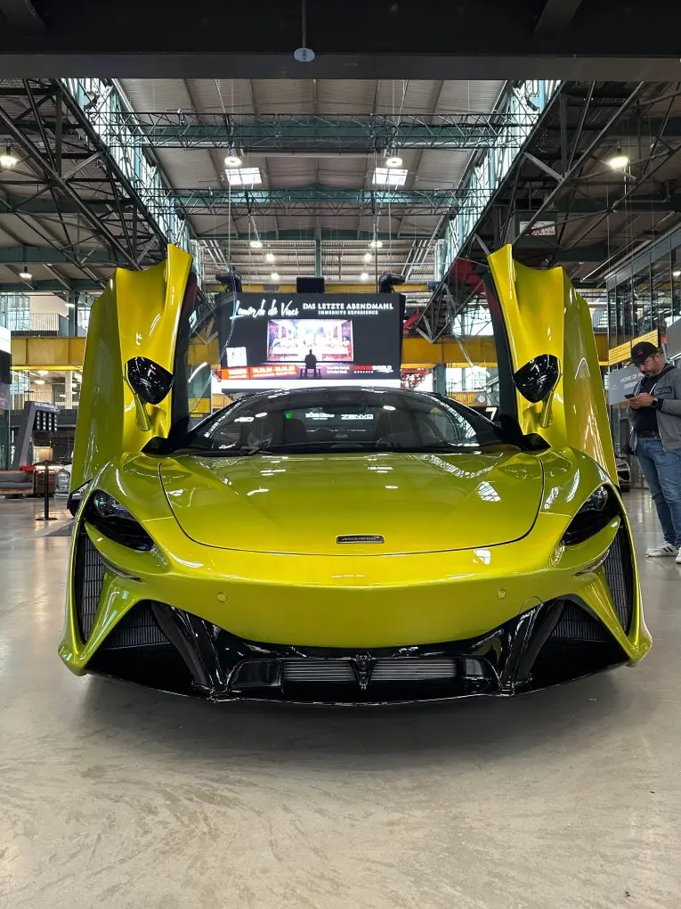 McLaren Artura Spider 2024 — Geneva Luxury Car Rental, Genève. McLaren Artura Spider à Genève La McLaren Artura Spider 2024 est proposée à la location à…