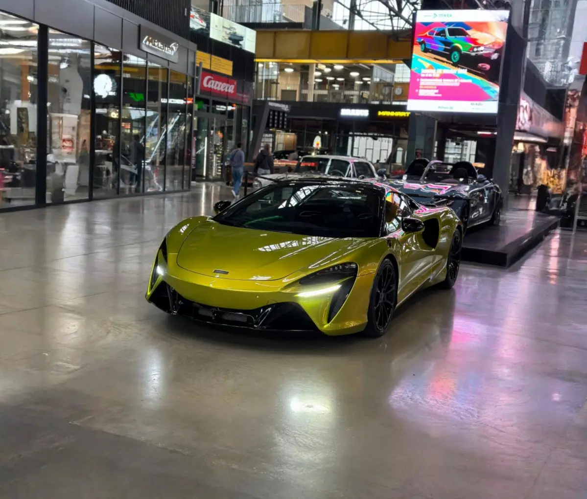 McLaren Artura Spider 2024, intérieur — Geneva Luxury Car Rental, Genève. McLaren Artura Spider à Genève La McLaren Artura Spider 2024 est proposée à la location à…