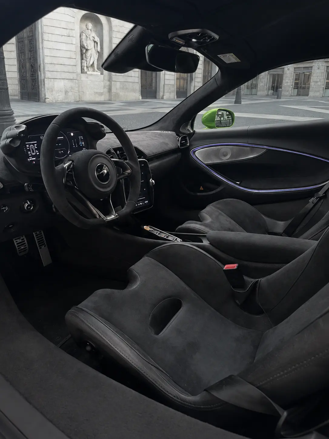 McLaren Artura Spider 2024, intérieur — Geneva Luxury Car Rental, Genève. McLaren Artura Spider à Genève La McLaren Artura Spider 2024 est proposée à la location à…