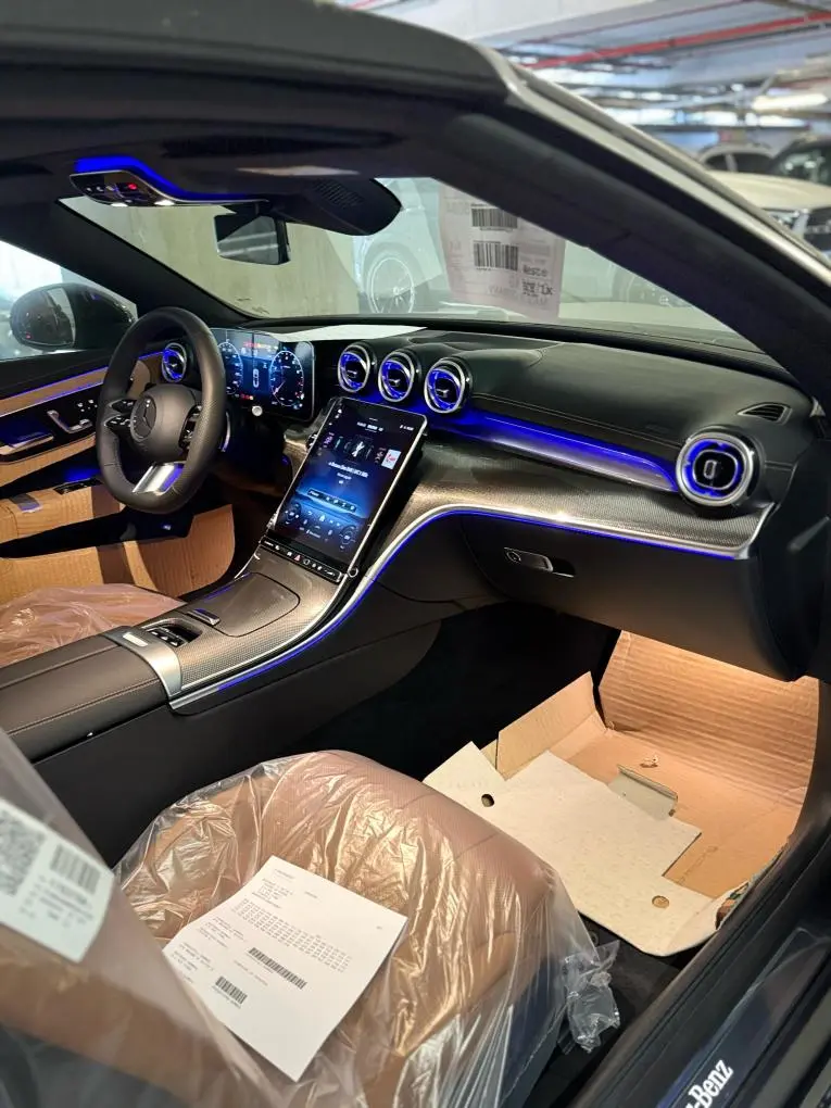 Mercedes Benz CLE 300 Cabriolet AMG Premium 2025, extérieur — Geneva Luxury Car Rental, Genève. Mercedes Benz CLE 300 Cabriolet AMG Premium à Genève La Mercedes Benz CLE 300 Cabriolet…