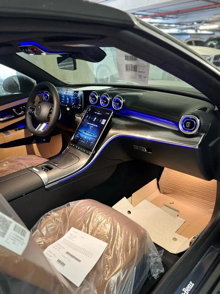 Mercedes Benz CLE 300 Cabriolet AMG Premium 2025, extérieur — Geneva Luxury Car Rental, Genève. Mercedes Benz CLE 300 Cabriolet AMG Premium à Genève La Mercedes Benz CLE 300 Cabriolet…