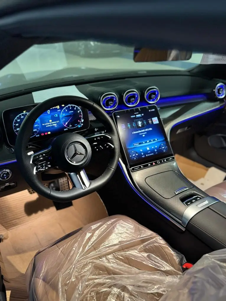 Mercedes Benz CLE 300 Cabriolet AMG Premium 2025, vue avant — Geneva Luxury Car Rental, Genève. Mercedes Benz CLE 300 Cabriolet AMG Premium à Genève La Mercedes Benz CLE 300 Cabriolet…