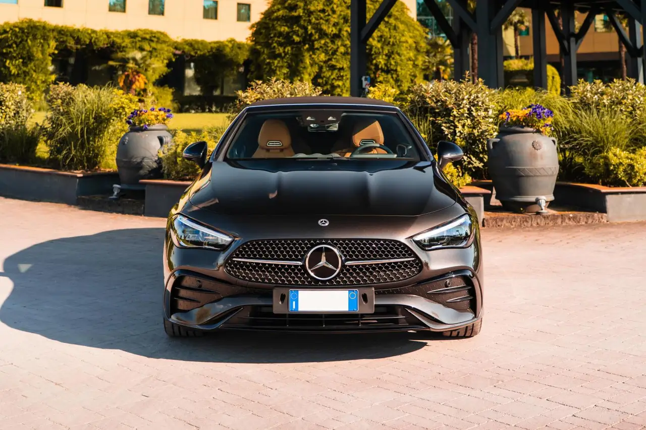 Mercedes Benz CLE 300 Cabriolet AMG Premium 2025, intérieur — Geneva Luxury Car Rental, Genève. Mercedes Benz CLE 300 Cabriolet AMG Premium à Genève La Mercedes Benz CLE 300 Cabriolet…