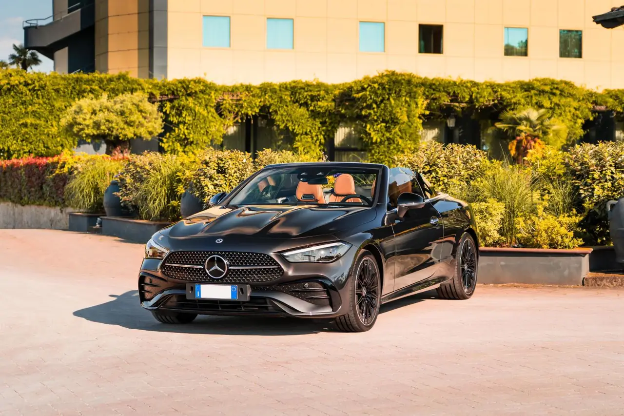 Mercedes Benz CLE 300 Cabriolet AMG Premium 2025, tableau de bord — Geneva Luxury Car Rental, Genève. Mercedes Benz CLE 300 Cabriolet AMG Premium à Genève La Mercedes Benz CLE 300 Cabriolet…