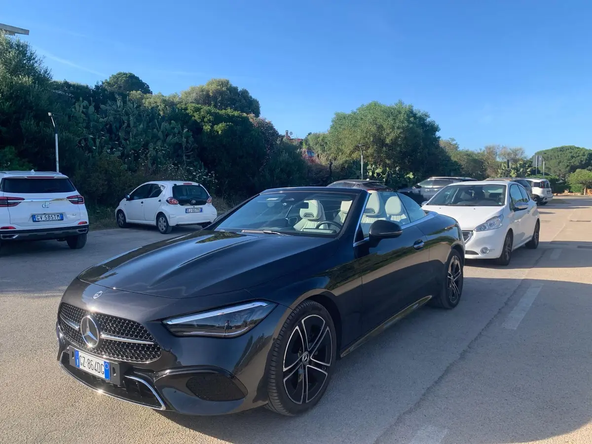Mercedes Benz CLE Cabrio 2025 — Geneva Luxury Car Rental, Genève. Mercedes Benz CLE Cabrio à Genève Le Mercedes Benz CLE Cabrio 2025 est proposé à la…