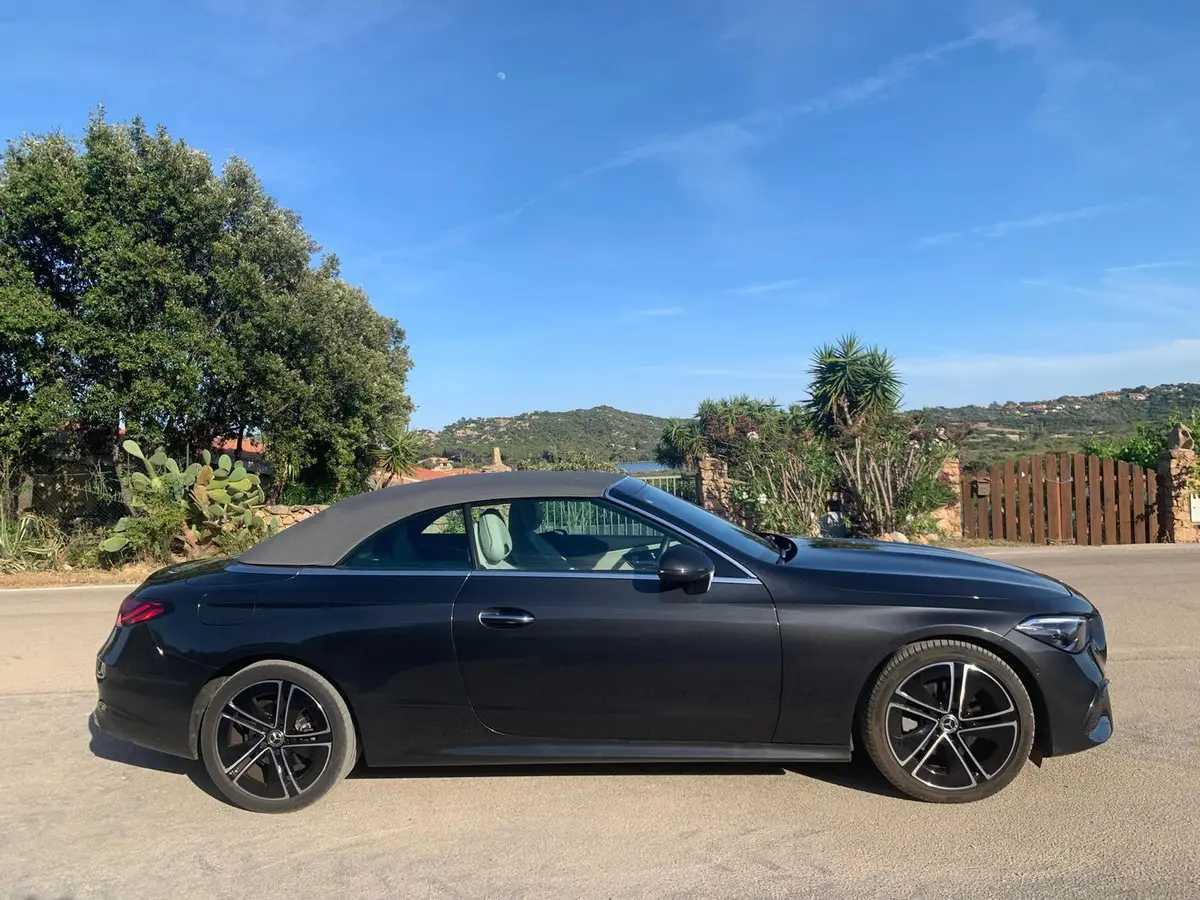 Mercedes Benz CLE Cabrio 2025, extérieur — Geneva Luxury Car Rental, Genève. Mercedes Benz CLE Cabrio à Genève Le Mercedes Benz CLE Cabrio 2025 est proposé à la…
