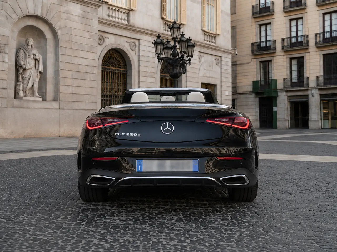 Mercedes Benz CLE Cabrio 2025, vue arrière — Geneva Luxury Car Rental, Genève. Mercedes Benz CLE Cabrio à Genève Le Mercedes Benz CLE Cabrio 2025 est proposé à la…