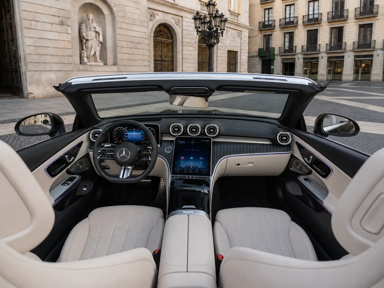 Mercedes Benz CLE Cabrio 2025, intérieur — Geneva Luxury Car Rental, Genève. Mercedes Benz CLE Cabrio à Genève Le Mercedes Benz CLE Cabrio 2025 est proposé à la…