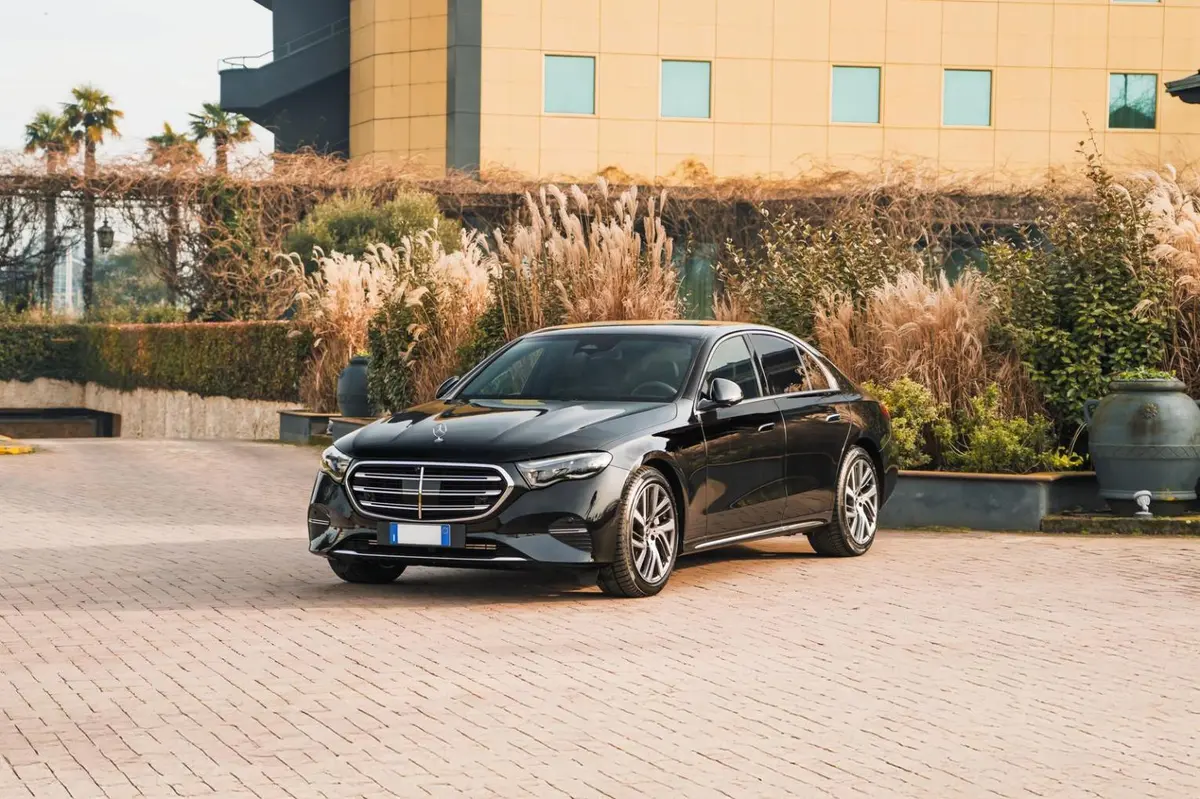 Mercedes Benz E-klasse 220d Premium Plus 2026 — Geneva Luxury Car Rental, Genève. Mercedes Benz E-klasse 220d Premium Plus à Genève La Mercedes Benz E-klasse 220d Premium…