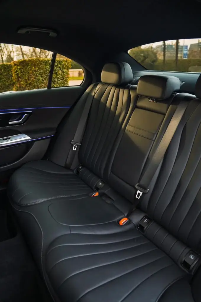 Mercedes Benz E-klasse 220d Premium Plus 2026, intérieur — Geneva Luxury Car Rental, Genève. Mercedes Benz E-klasse 220d Premium Plus à Genève La Mercedes Benz E-klasse 220d Premium…