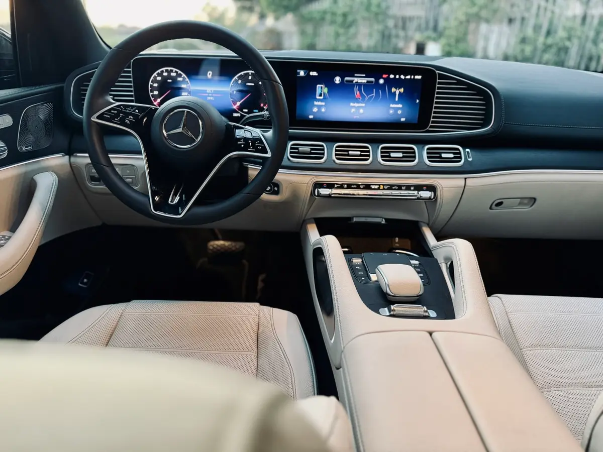 Mercedes Benz GLE 450 AMG 2024, extérieur — Geneva Luxury Car Rental, Genève. Mercedes Benz GLE 450 AMG à Genève La Mercedes Benz GLE 450 AMG 2024 est disponible à la…