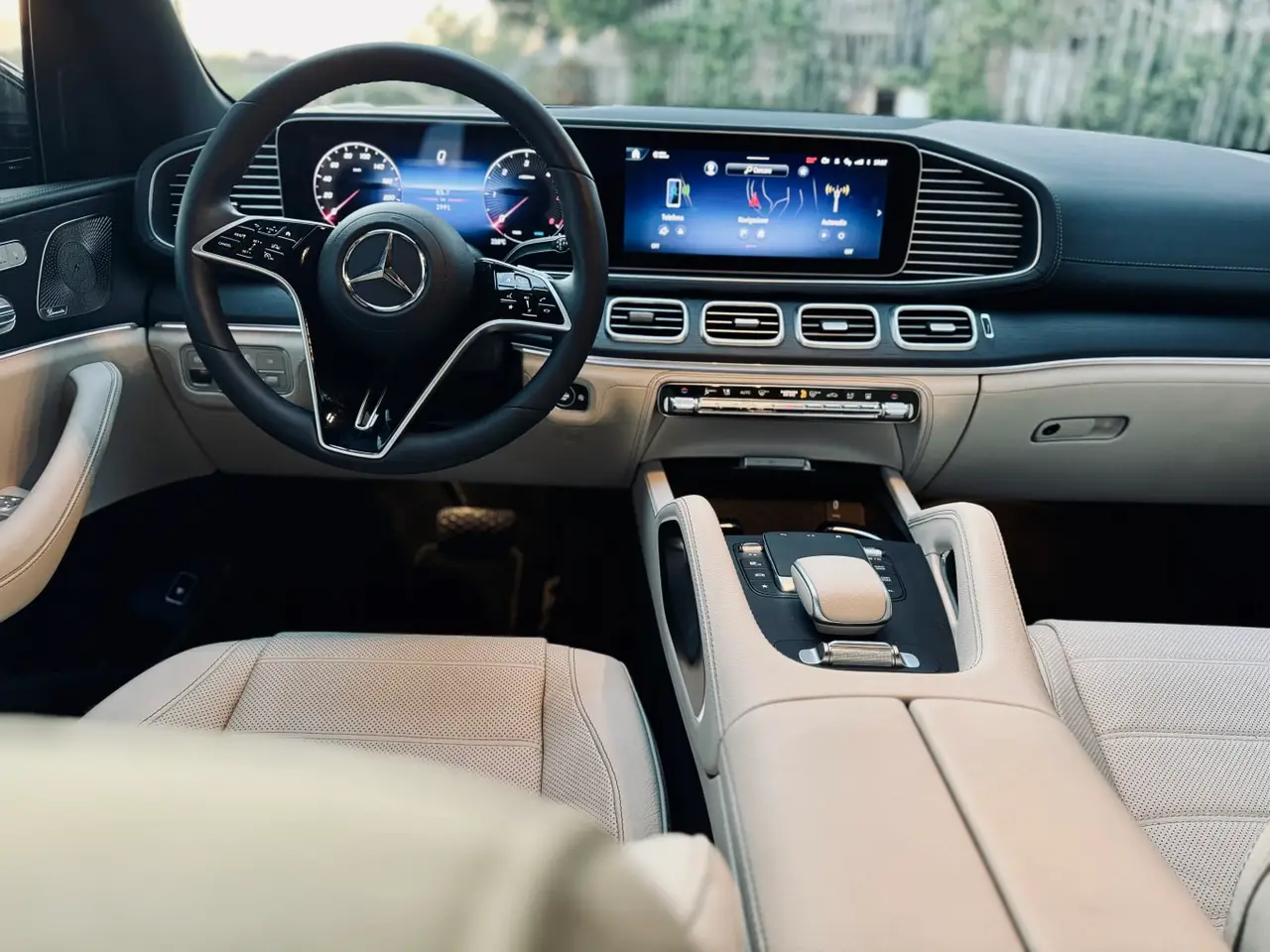 Mercedes Benz GLE 450 AMG 2024, extérieur — Geneva Luxury Car Rental, Genève. Mercedes Benz GLE 450 AMG à Genève La Mercedes Benz GLE 450 AMG 2024 est disponible à la…