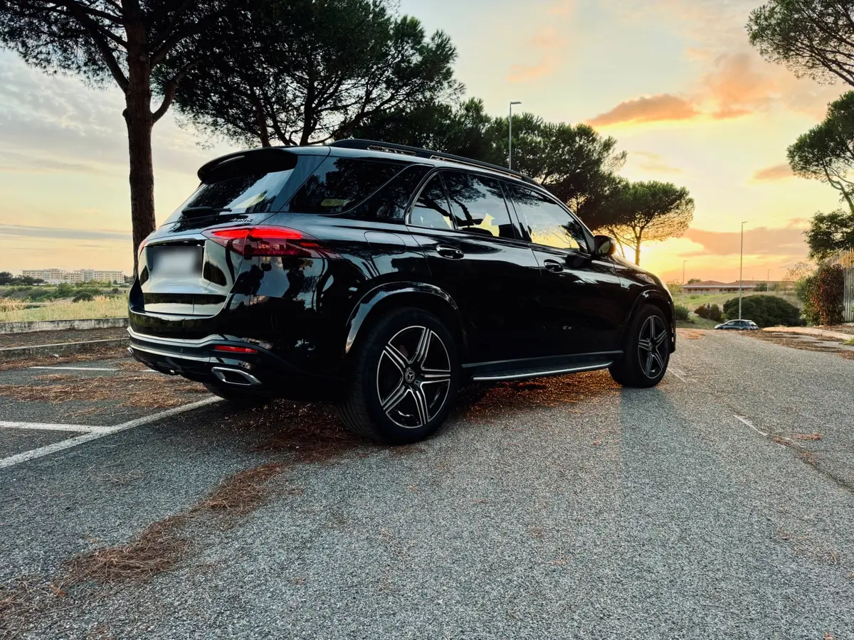 Mercedes Benz GLE 450 AMG 2024, vue avant — Geneva Luxury Car Rental, Genève. Mercedes Benz GLE 450 AMG à Genève La Mercedes Benz GLE 450 AMG 2024 est disponible à la…