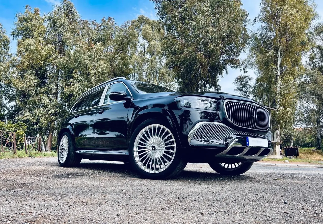 Mercedes Benz GLS Maybach 2022, extérieur — Geneva Luxury Car Rental, Genève. Mercedes Benz GLS Maybach à Genève La Mercedes Benz GLS Maybach 2022 figure parmi les…
