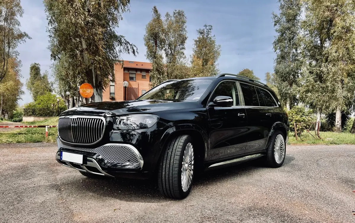 Mercedes Benz GLS Maybach 2022 — Geneva Luxury Car Rental, Genève. Mercedes Benz GLS Maybach à Genève La Mercedes Benz GLS Maybach 2022 figure parmi les…