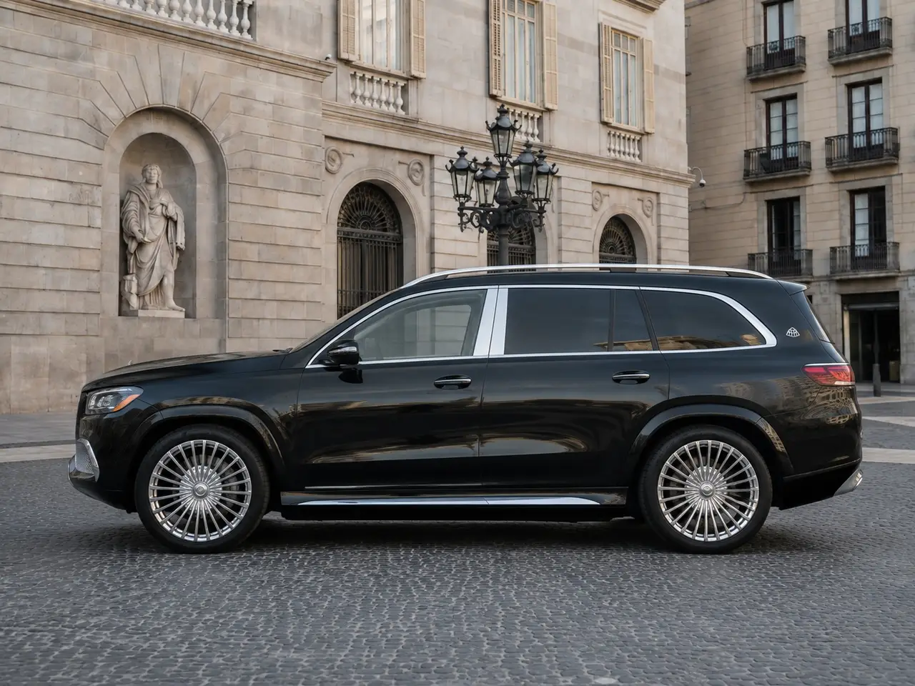 Mercedes Benz GLS Maybach 2022, extérieur — Geneva Luxury Car Rental, Genève. Mercedes Benz GLS Maybach à Genève La Mercedes Benz GLS Maybach 2022 figure parmi les…