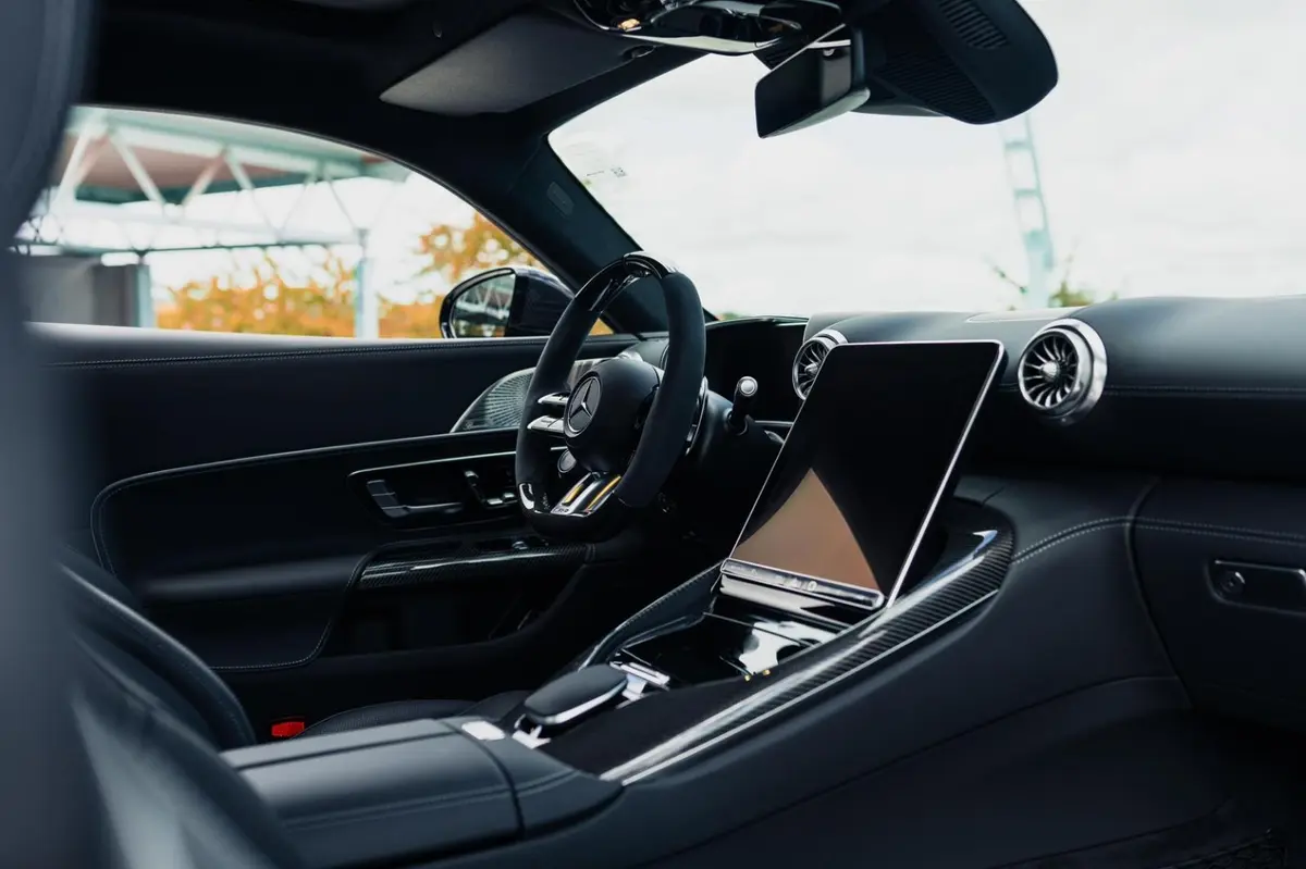 Mercedes Benz GT63 AMG Coupe 2024, vue arrière — Geneva Luxury Car Rental, Genève. Mercedes Benz GT63 AMG Coupe à Genève La Mercedes Benz GT63 AMG Coupe 2024 est proposée à…