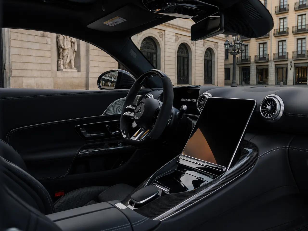 Mercedes Benz GT63 AMG Coupe 2024, intérieur — Geneva Luxury Car Rental, Genève. Mercedes Benz GT63 AMG Coupe à Genève La Mercedes Benz GT63 AMG Coupe 2024 est proposée à…