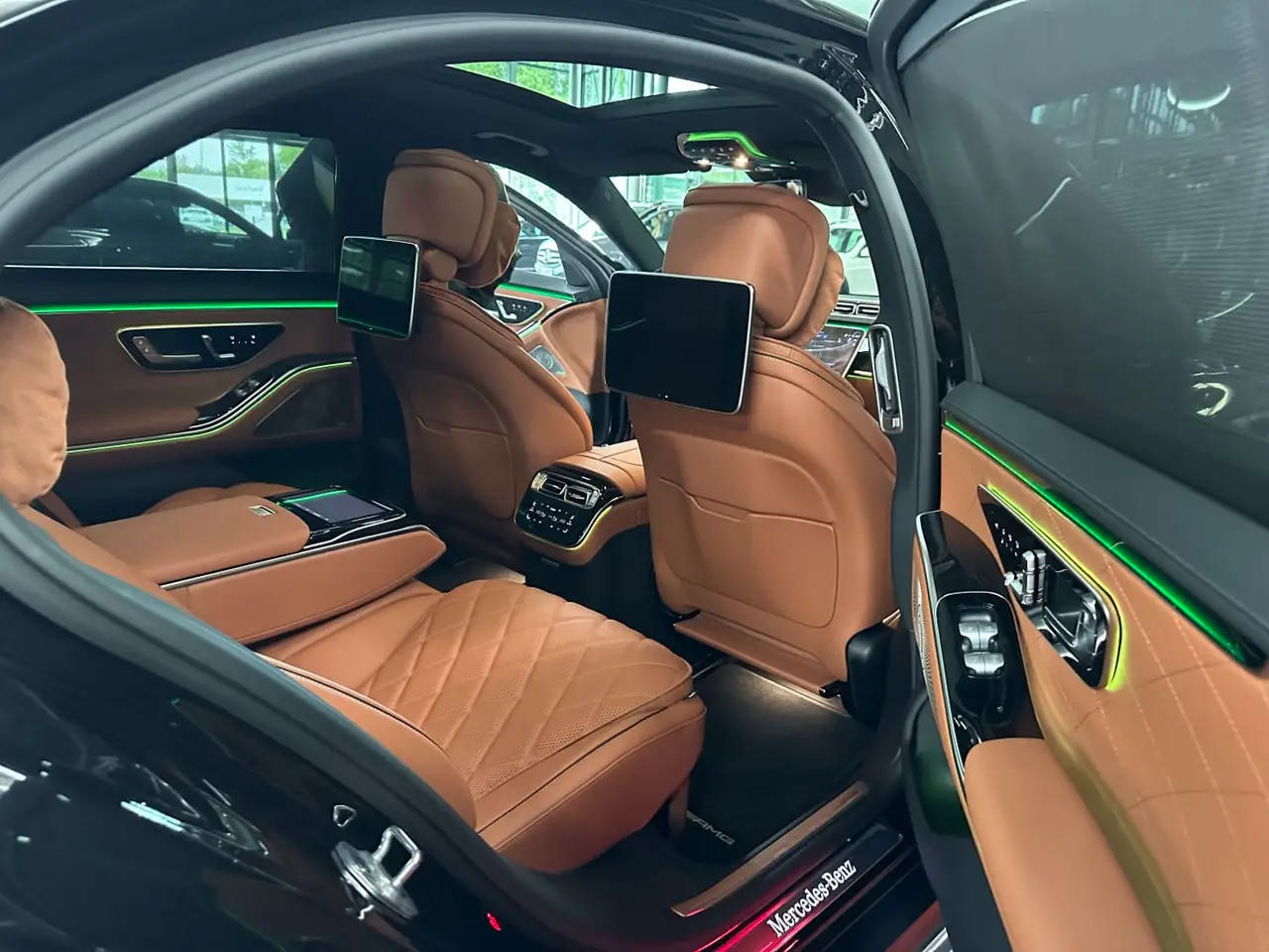 Mercedes Benz S-klasse S400 Long 4-Matic 2023, tableau de bord — Geneva Luxury Car Rental, Genève. Mercedes Benz S-klasse S400 Long 4-Matic à Genève Le Mercedes Benz S-klasse S400 Long…