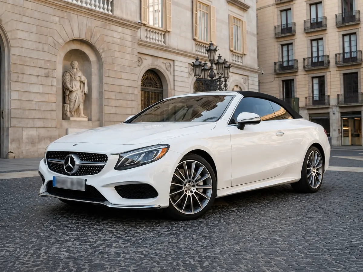 Mercedes Benz S560 Cabrio 2021 — Geneva Luxury Car Rental, Genève. Mercedes Benz S560 Cabrio à Genève La Mercedes Benz S560 Cabrio 2021 est disponible à la…