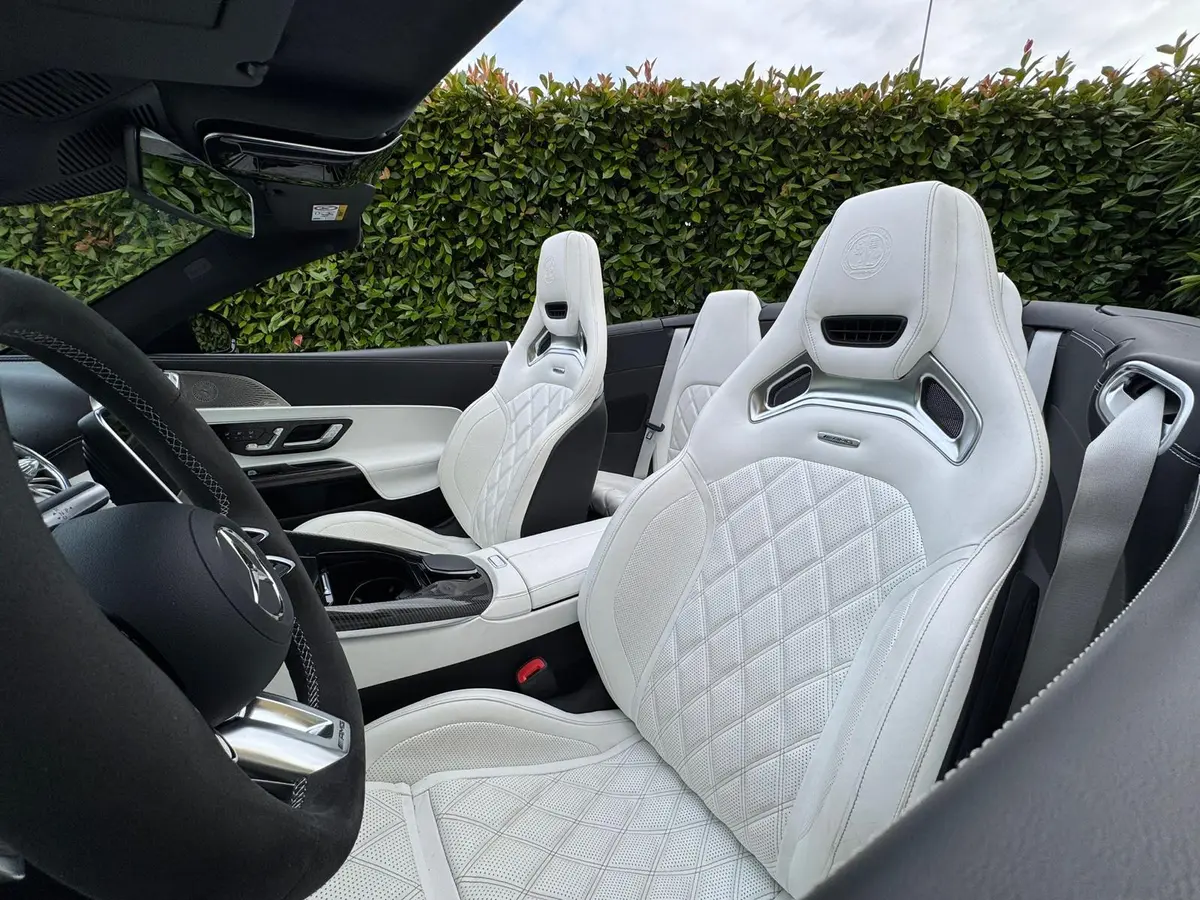 Mercedes Benz SL 63 AMG 2025, extérieur — Geneva Luxury Car Rental, Genève. Mercedes Benz SL 63 AMG à Genève La Mercedes Benz SL 63 AMG 2025 est proposée à la…