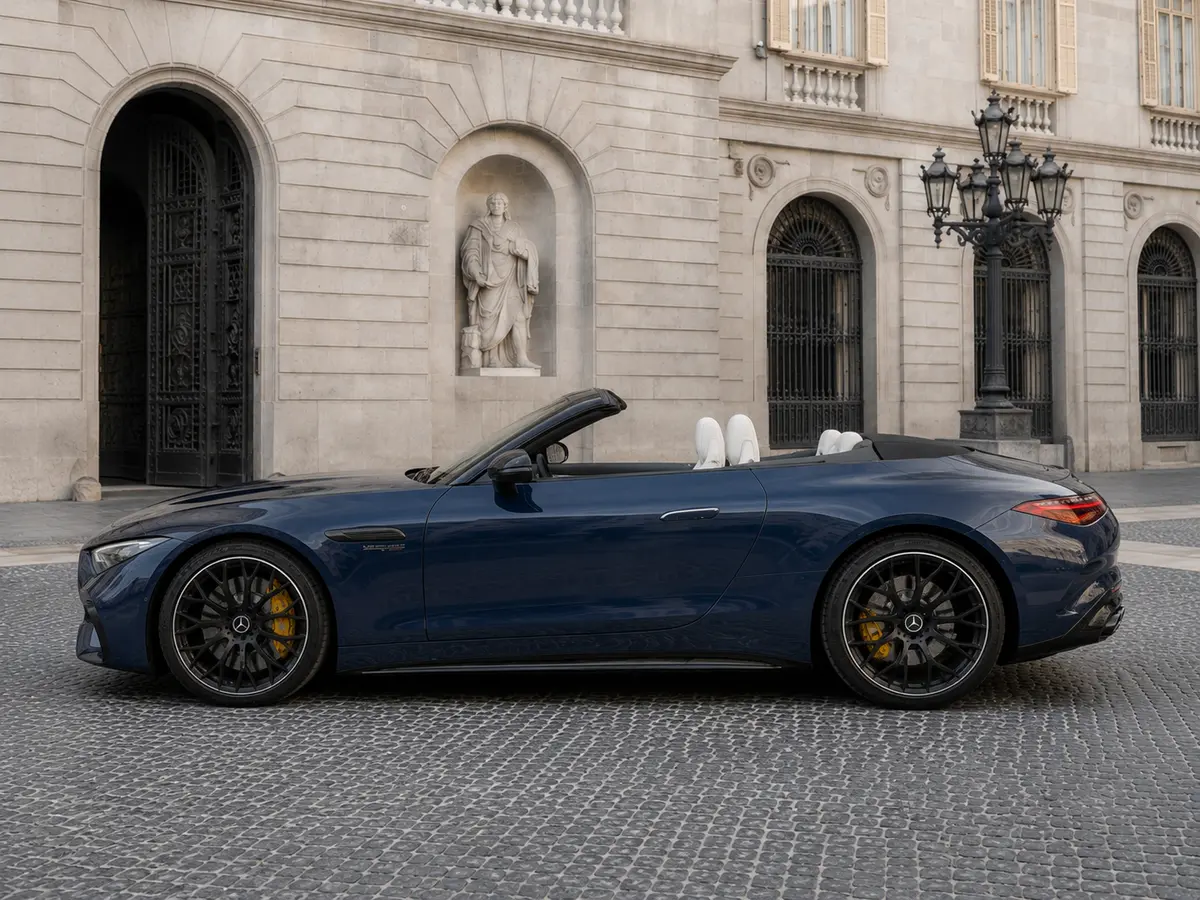 Mercedes Benz SL 63 AMG 2025, extérieur — Geneva Luxury Car Rental, Genève. Mercedes Benz SL 63 AMG à Genève La Mercedes Benz SL 63 AMG 2025 est proposée à la…