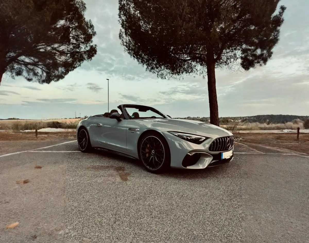 Mercedes Benz SL63 Cabrio 2023 — Geneva Luxury Car Rental, Genève. Mercedes Benz SL63 Cabrio à Genève La Mercedes Benz SL63 Cabrio 2023 est proposée à la…