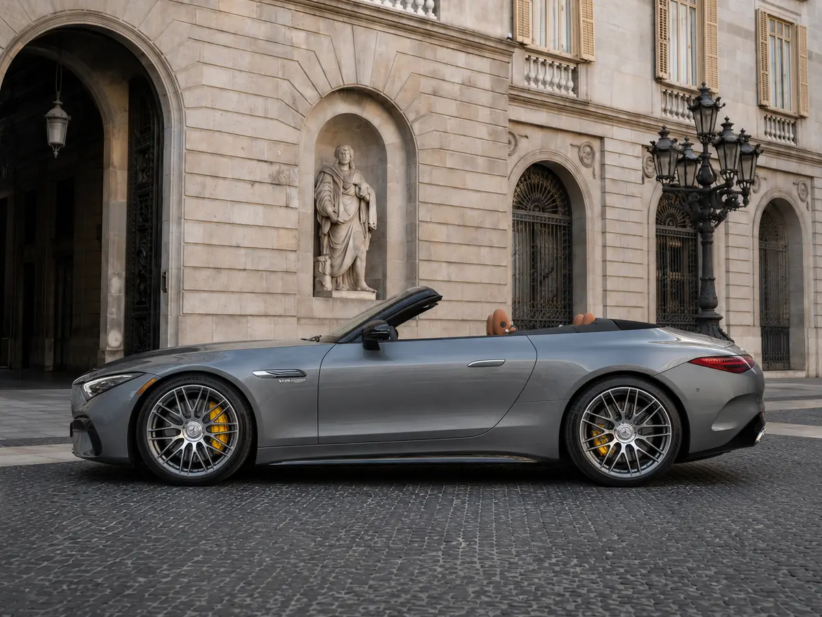 Mercedes Benz SL63 Cabrio 2023, extérieur — Geneva Luxury Car Rental, Genève. Mercedes Benz SL63 Cabrio à Genève La Mercedes Benz SL63 Cabrio 2023 est proposée à la…