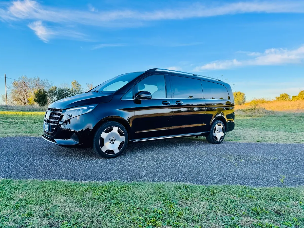 Mercedes Benz V300 4x4 XL Exclusive 7 seats 2025 — Geneva Luxury Car Rental, Genève. Mercedes Benz V300 4x4 XL Exclusive 7 seats à Genève Le Mercedes Benz V300 4x4 XL…