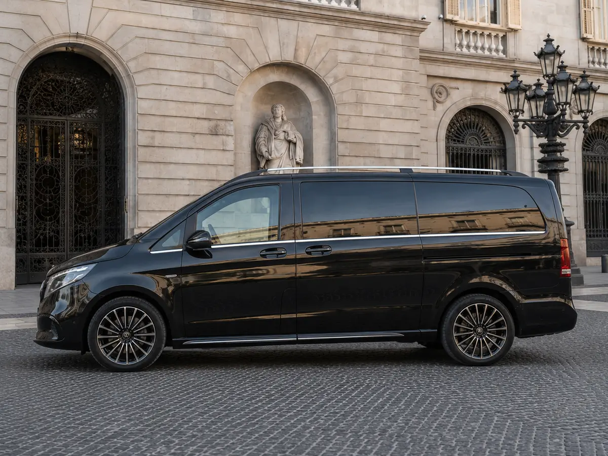Mercedes Benz V300 4x4 XL Exclusive 7 seats 2025, extérieur — Geneva Luxury Car Rental, Genève. Mercedes Benz V300 4x4 XL Exclusive 7 seats à Genève Le Mercedes Benz V300 4x4 XL…
