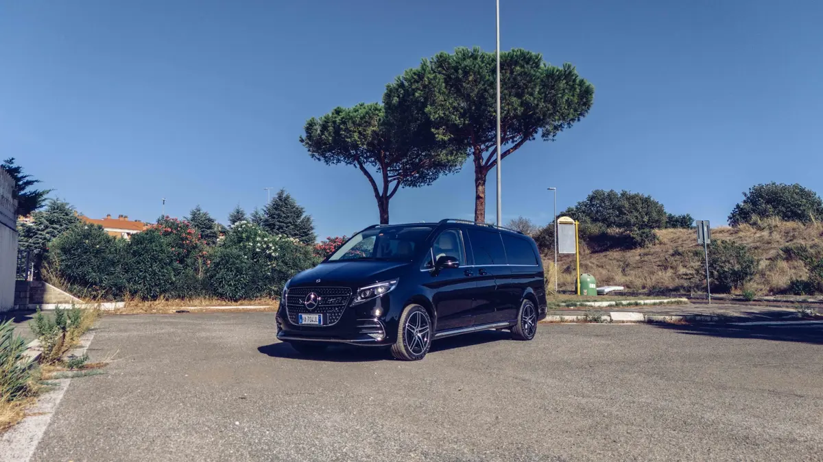 Mercedes Benz V300 4x4 XL VIP (Captain, 7 seat) 2025 — Geneva Luxury Car Rental, Genève. Mercedes Benz V300 4x4 XL VIP (Captain, 7 seat) à Genève Le Mercedes Benz V300 4x4 XL VIP…