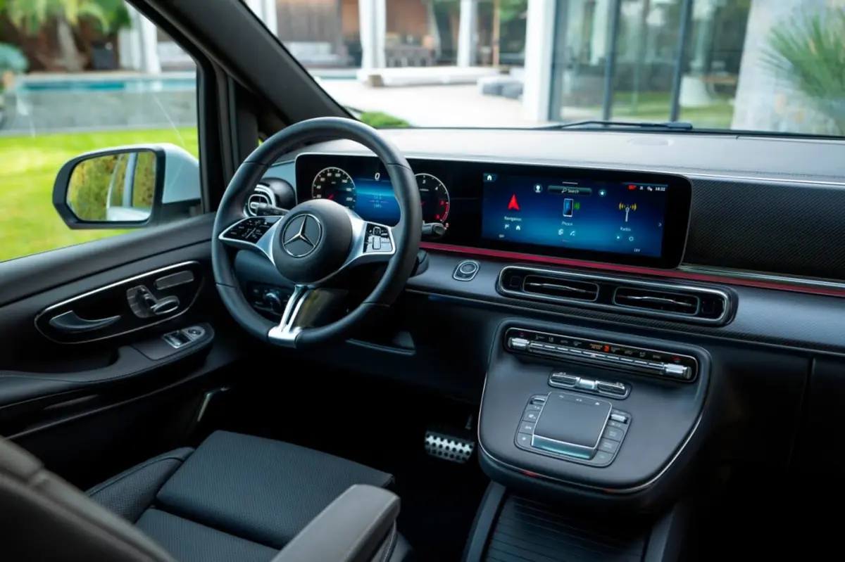 Mercedes Benz V300 8 seats 2025, tableau de bord — Geneva Luxury Car Rental, Genève. Mercedes Benz V300 8 seats à Genève Le Mercedes Benz V300 8 seats 2025 est proposé à la…