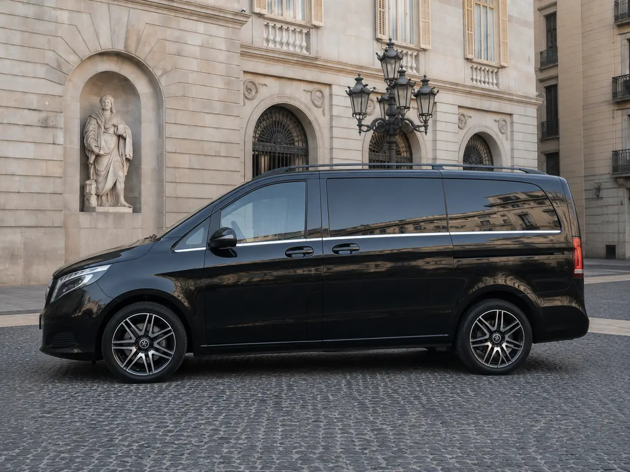 Mercedes Benz V300 8 seats 2025, extérieur — Geneva Luxury Car Rental, Genève. Mercedes Benz V300 8 seats à Genève Le Mercedes Benz V300 8 seats 2025 est proposé à la…