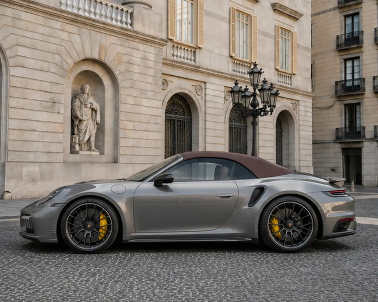 Porsche 911 992 Carrera Turbo S Cabrio 2026, extérieur — Geneva Luxury Car Rental, Genève. Porsche 911 992 Carrera Turbo S Cabrio à Genève La Porsche 911 992 Carrera Turbo S Cabrio…