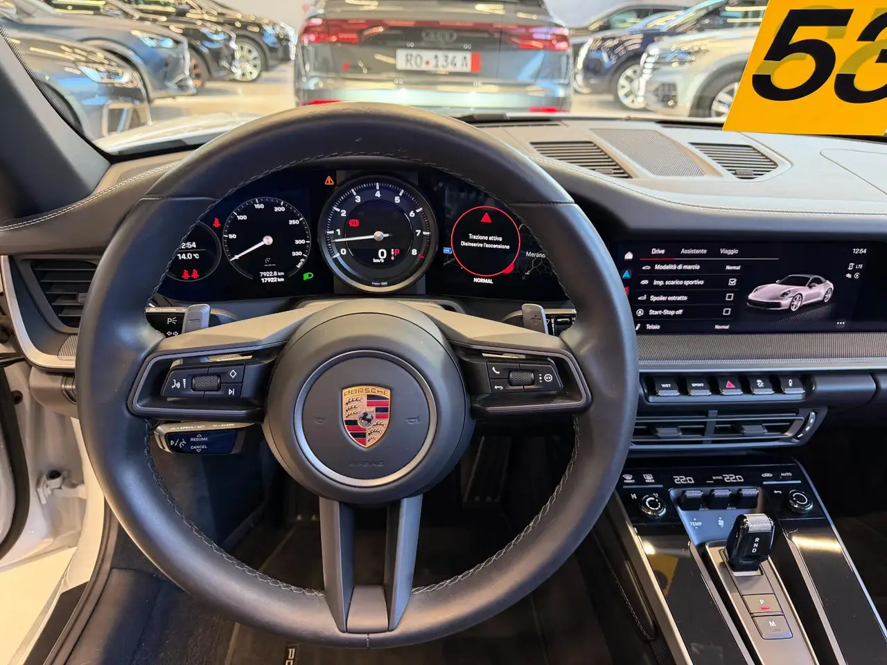 Porsche 911 Carrera S Cabrio (992) 2025, intérieur — Geneva Luxury Car Rental, Genève. Porsche 911 Carrera S Cabrio (992) à Genève La Porsche 911 Carrera S Cabrio (992) 2025…