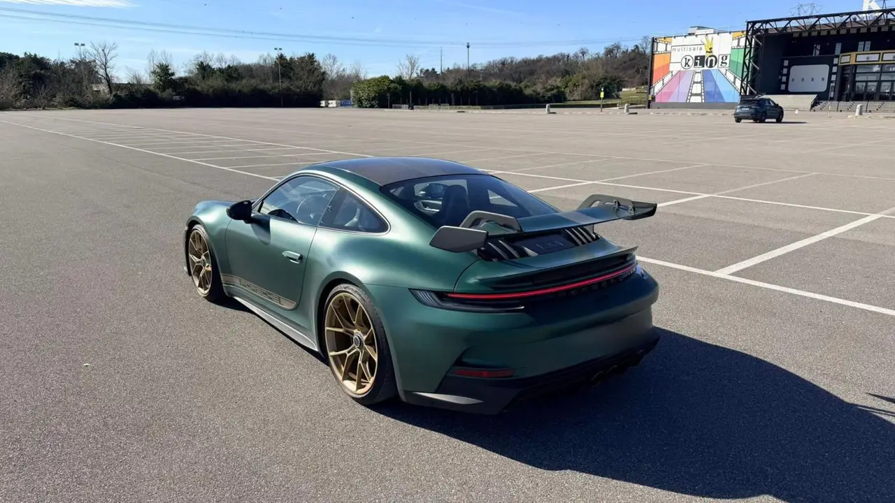 Porsche 911 GT3 2026, vue avant — Geneva Luxury Car Rental, Genève. Porsche 911 GT3 à Genève Le Porsche 911 GT3 2026 est proposé à la location à Genève parmi…