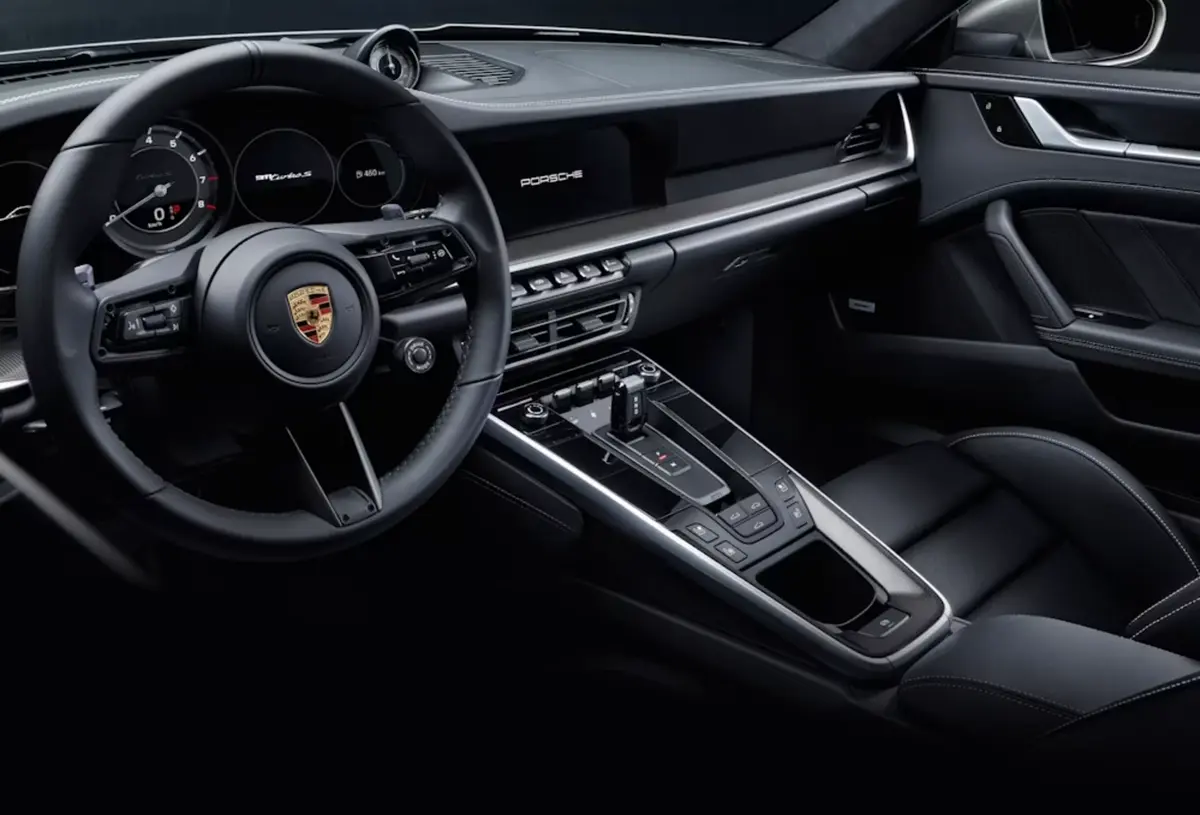 Porsche 992 Carrera 4 GTS Cabrio 2024, extérieur — Geneva Luxury Car Rental, Genève. Porsche 992 Carrera 4 GTS Cabrio à Genève Le Porsche 992 Carrera 4 GTS Cabrio 2024 est…